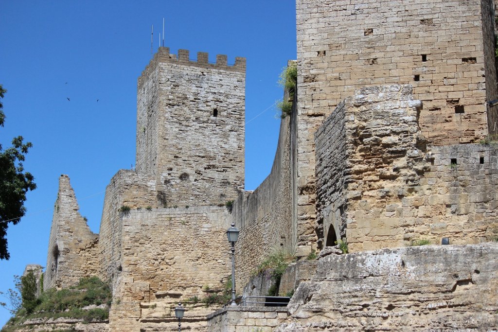 enna sicilie tourisme kasteel lombardia