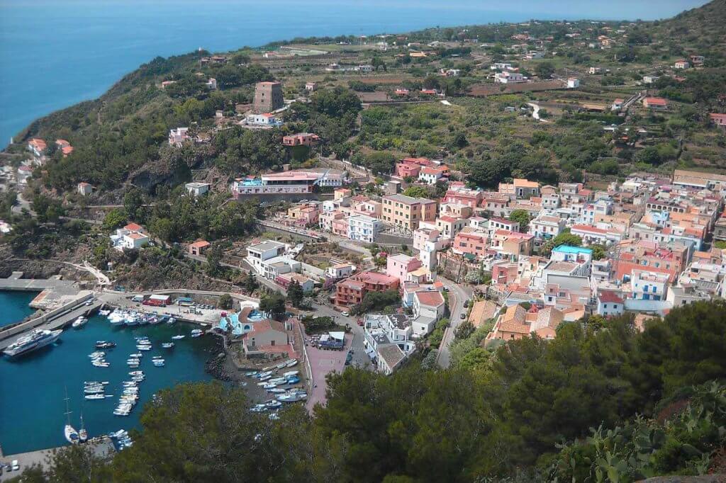 paese di ustica snorkeling