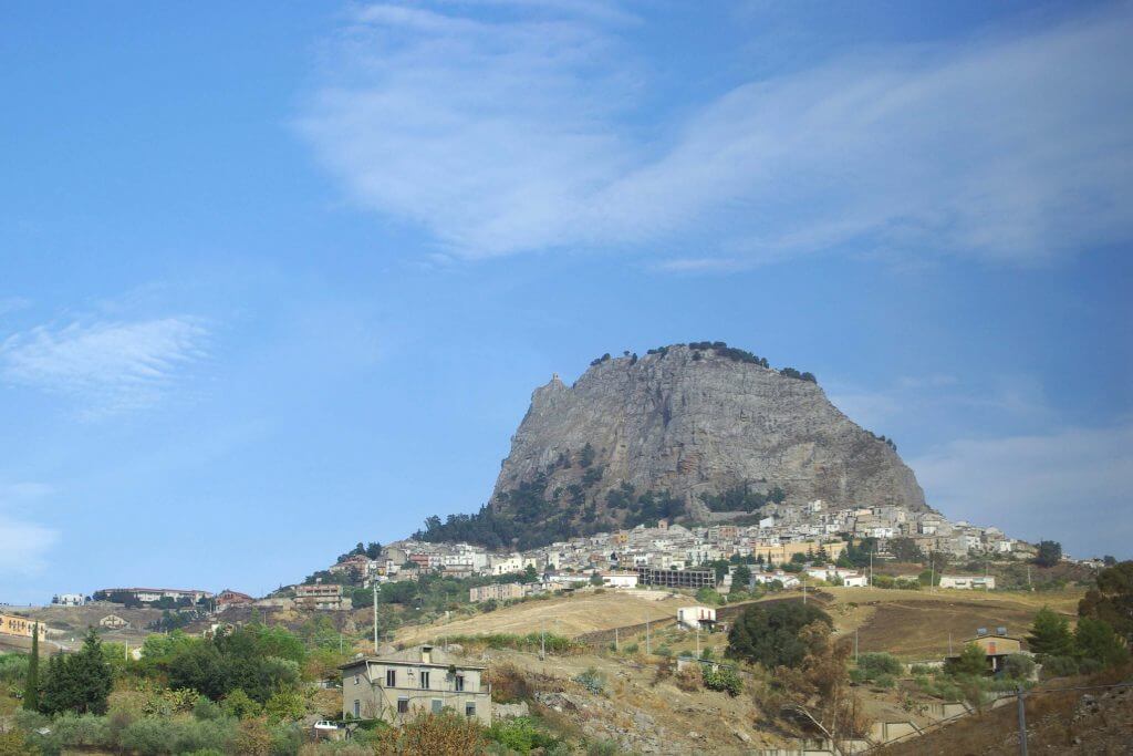 Sutera borgo medievale vicino caltanissetta