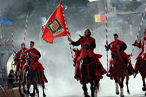 palio normanni sicilia estate evento piazza armerina