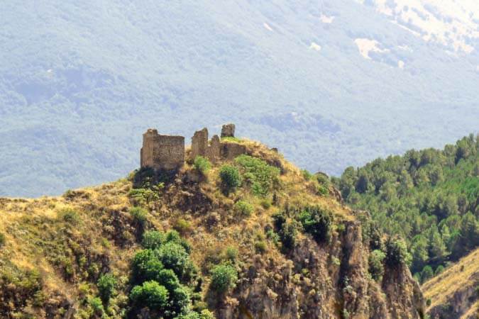 Ruderi Isnello madonie sicilia natura